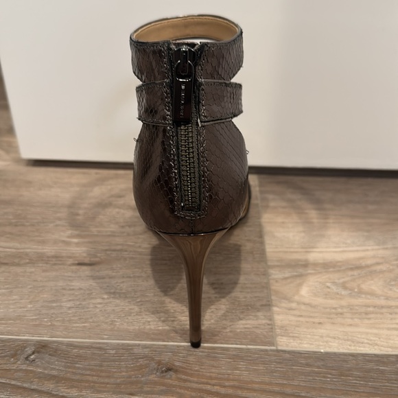 Michael Kors Sandal - Picture 3 of 5